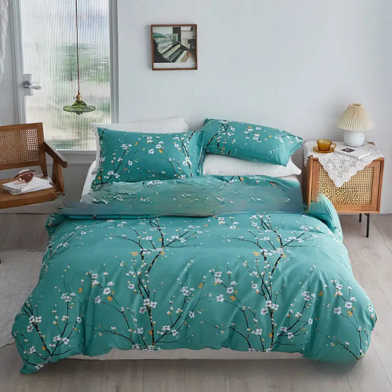 Floral patterned bedding set.