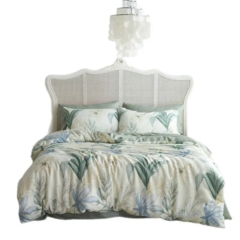 Floral patterned bedding set.
