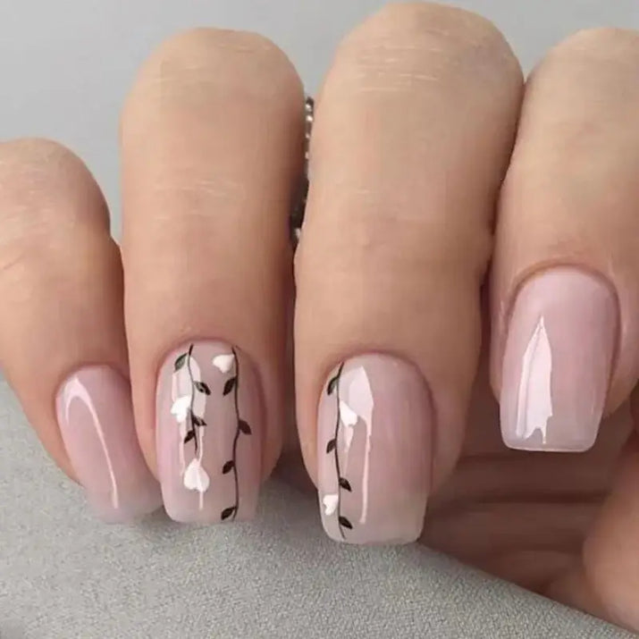 Elegant floral nail art.