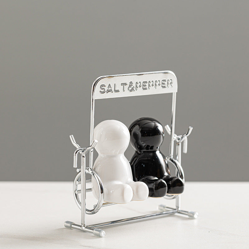 Creative black and white cute people salt shaker set western food table seasoning bottle kitchen spice condiments pepper seasoning jar