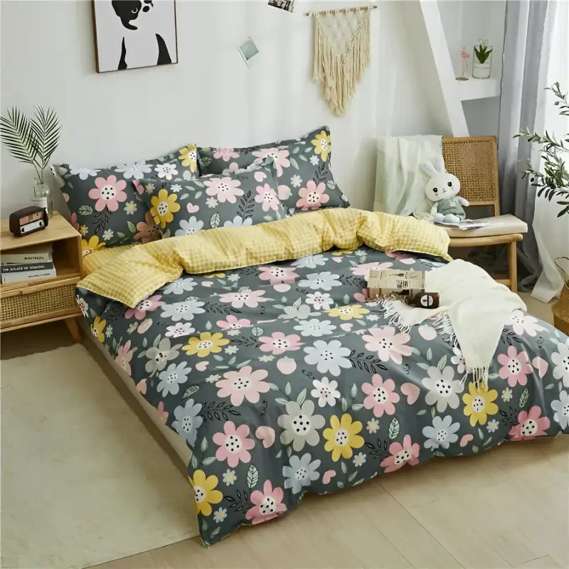 Floral patterned bedding set.