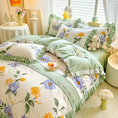 Floral bedding set with ruffled edges.