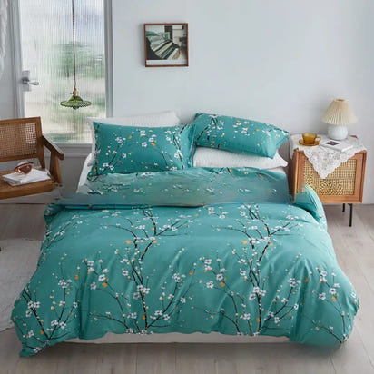 Floral patterned bedding set.