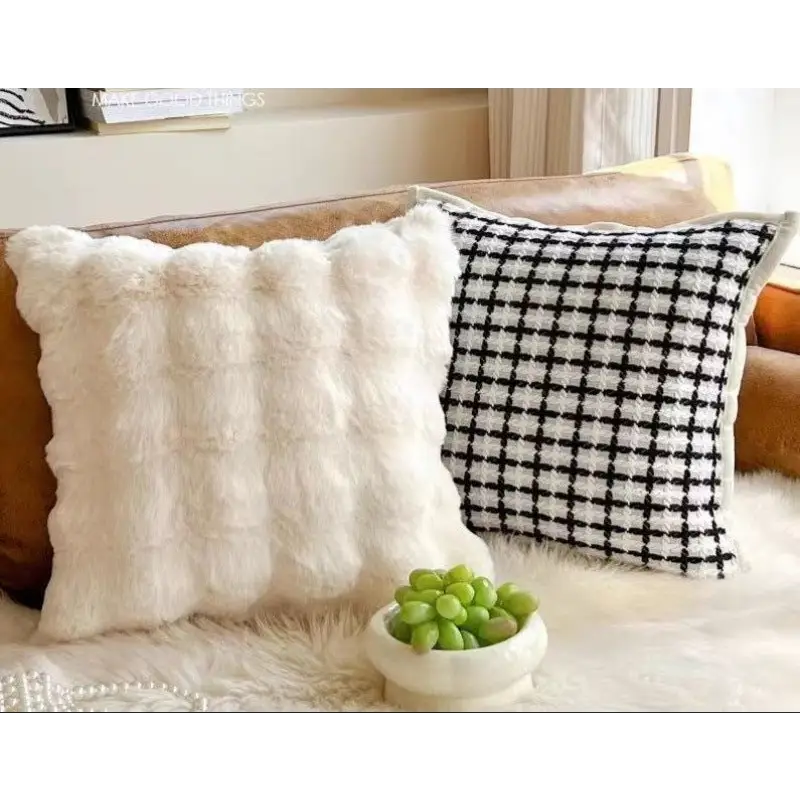 Decorative pillows.