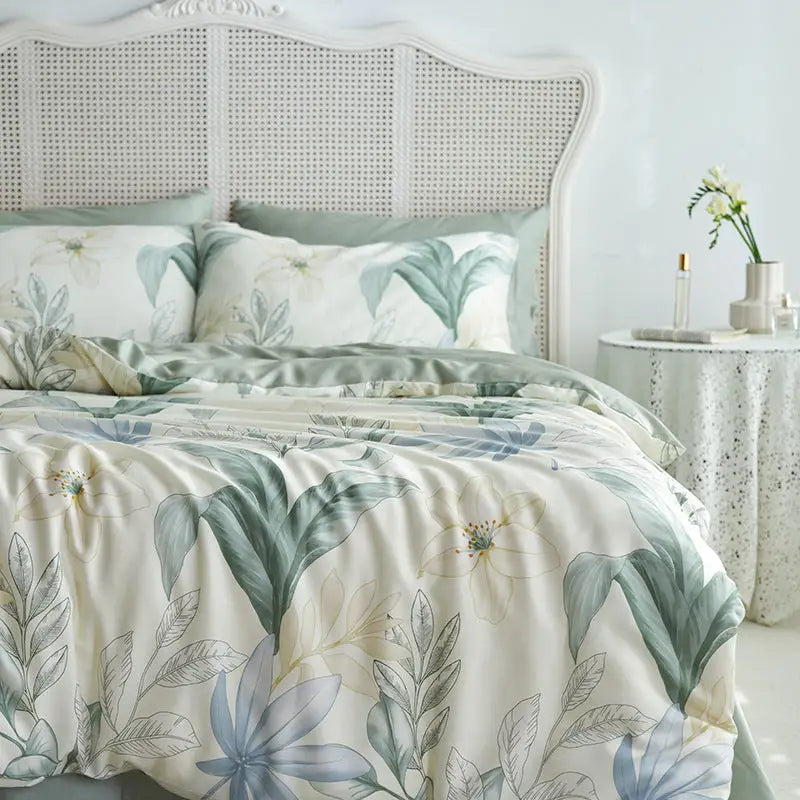 Floral patterned bedding set.